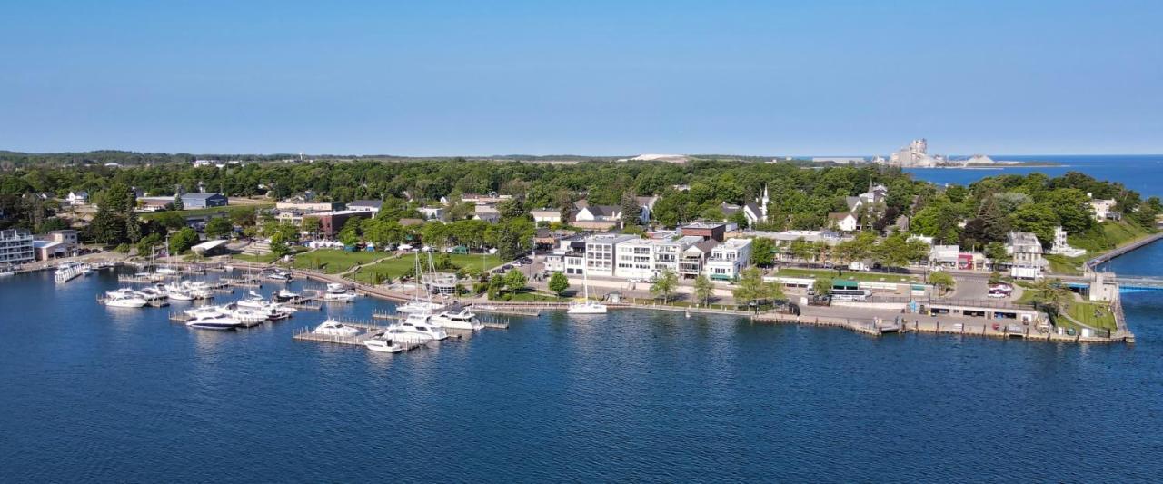 359 Edgewater Inn Charlevoix Exterior foto